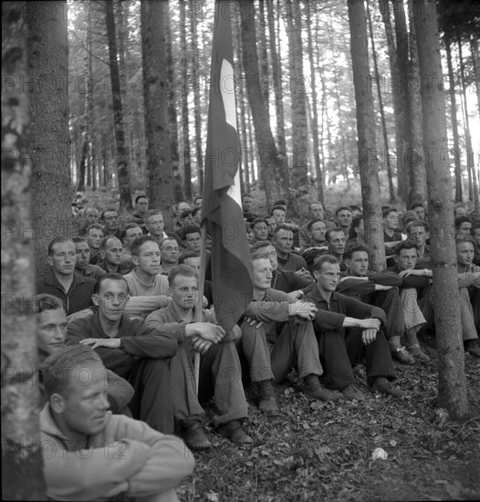 Participants of a leader course of volunteer pre-instruction which is the forerunner to the organisation Jugend und Sport created later.