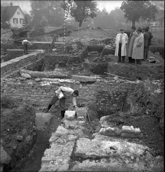 Excavations in Augusta Raurica, 1948.