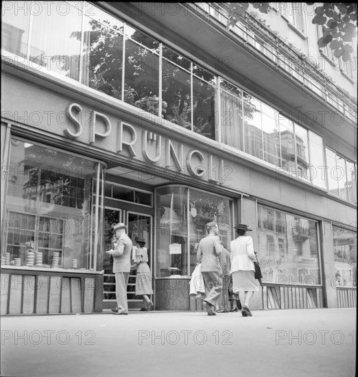 Cafe Sprungli, Bahnhofstrasse, Zurich, 1947.