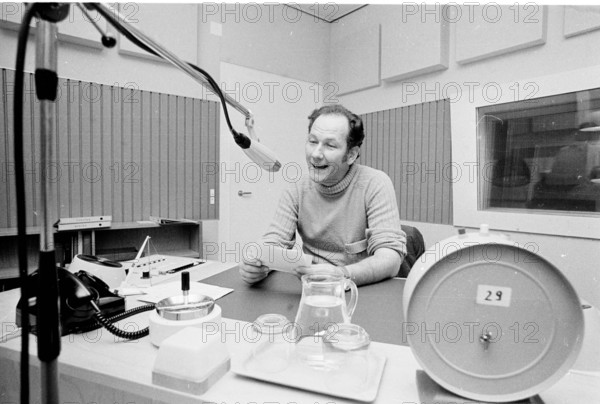 Ueli Beck as radio presenter, 1970.