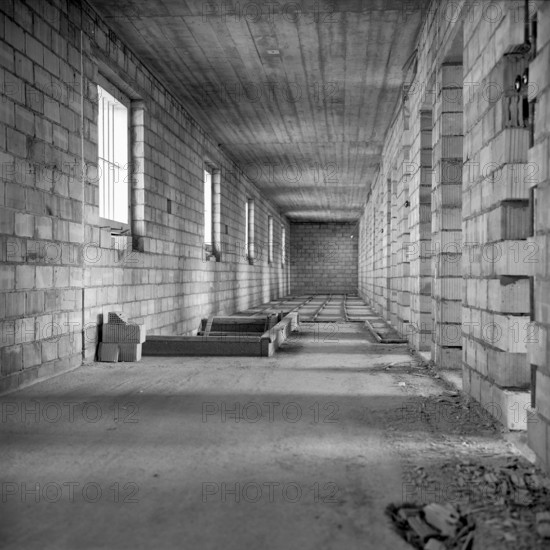 On Mai 24th, the Bernese people approved of the extension of Hindelbank's women's prison which shall be competed in spring 1962. The new buildings stand for a modern penal system.