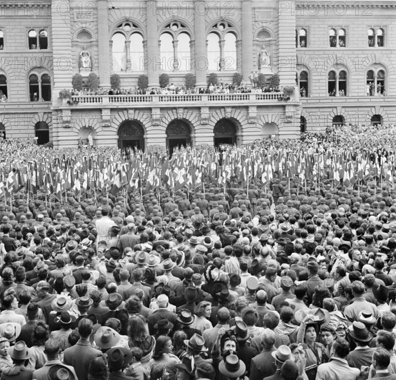 Celebration of the end of war at Bundesplatz Berne 19. 8. 1945.