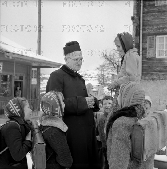 Female citizens in Unterbach could vote at a federal voting for the first time. Women in other municipalities could at least give consultative advice.