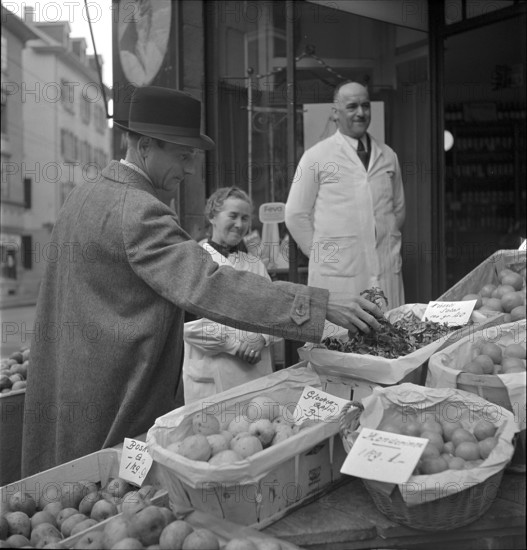 Price control; grocery store; 1942.