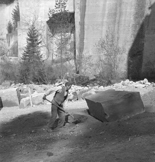 Sandstone quarry near Berne; 1941.