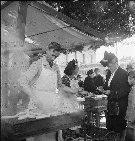 Grilled sausages sale, La Chaux-de-Fonds 1946.