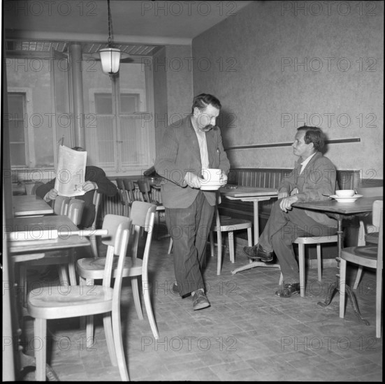 Guests in the Herberge zur Heimat, Zurich 1952.