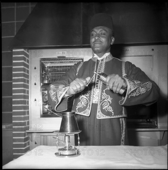 HOSPES 1954: Cook at the International Restaurant.