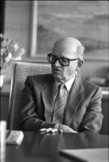 Alphons Egli, Member of Federal Council in his office 1984.