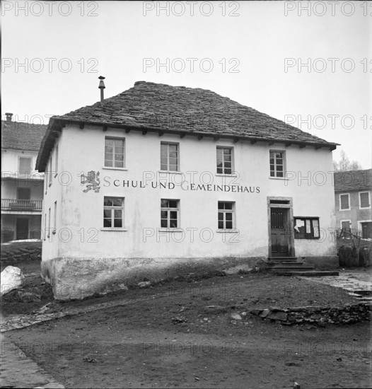 Schul- und Gemeindehaus, Bosco Gurin 1941.