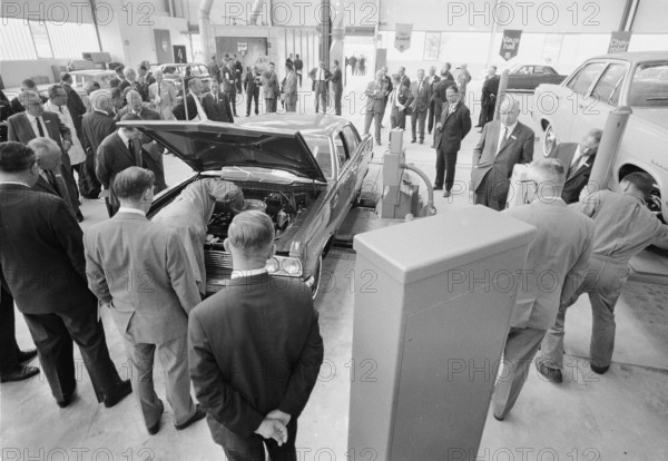 General Motors; Opening warehouse; 1966.