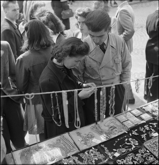 Jewellery stand at the Braderie, public festival in La Chaux-de-Fonds, 1946.