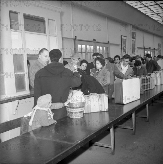 From the beginning of 1960, many spanish guest- workers have arrived in Geneva with their families. Geneva's authorities will operate a systematic selection.