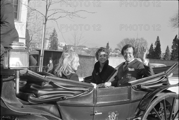 Hazy Osterwald driving in coach 1969.