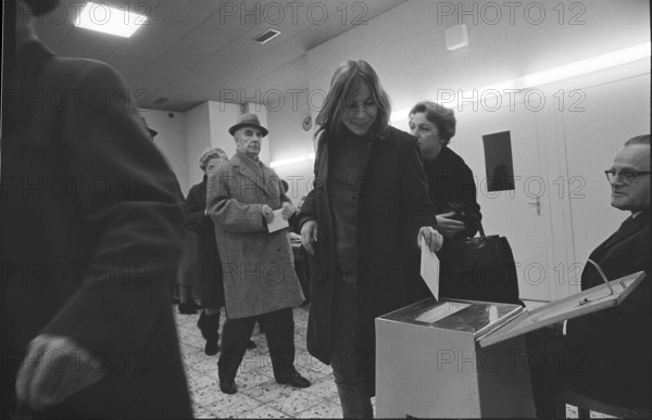 2nd Swiss vote on the women's right to vote, 1971.