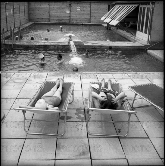 People in the Zurzach thermal bath; 1956.