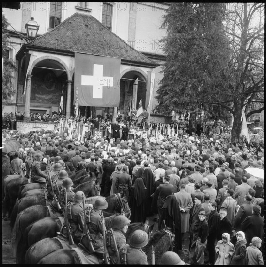 Sachseln, Ludwig von Moos, new elected federal councillor giving an address; 1959.