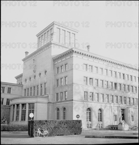 Bureau International de Travail (BIT), 1948.