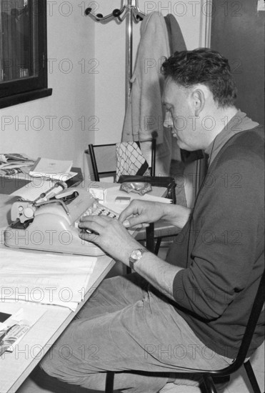 Olympic Games in Grenoble 1968: Blick reporter Serge Lang.