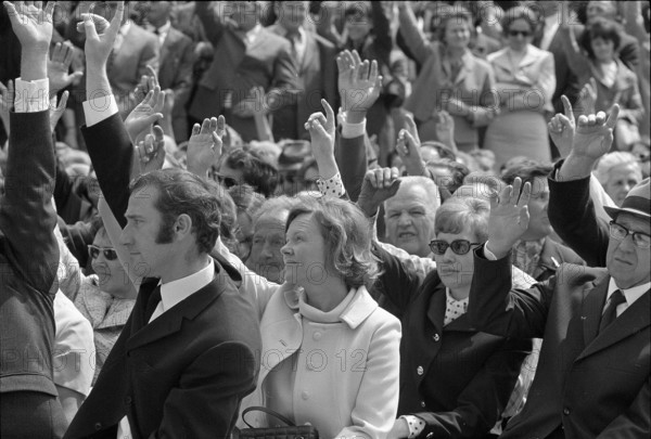 First Glarus voter's meeting with female paticipants 1972.