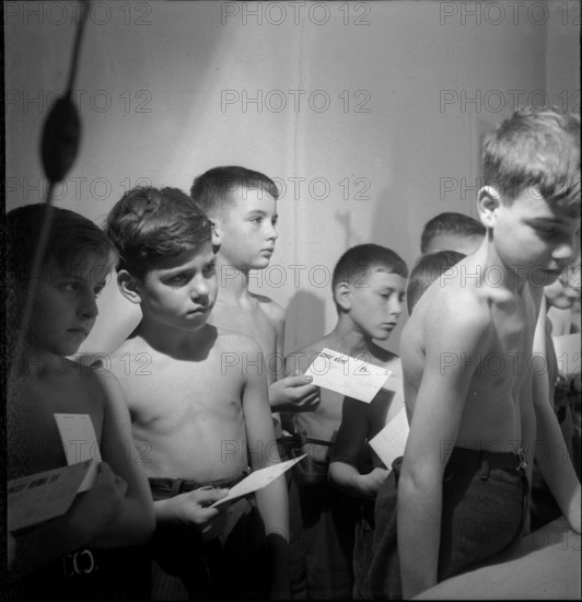 X-ray initiative against lung tuberculosis, Zurich 1945.