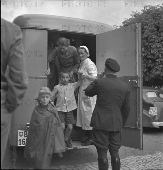 Mobile X-ray unit for serial checkups, entrance 1942.