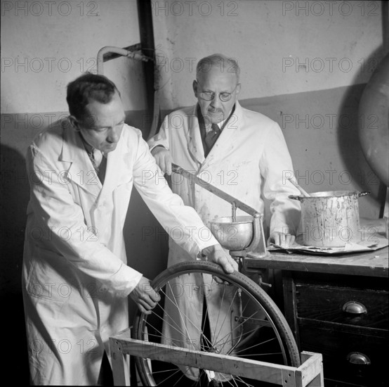 Invention of a robust type of tyre; 1943.