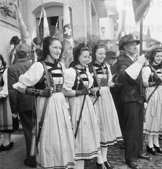 Women's shooting in Schuepfheim, 1946.