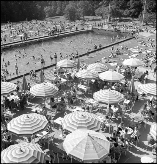 Bathers, Wave Pool Dolder around 1950.