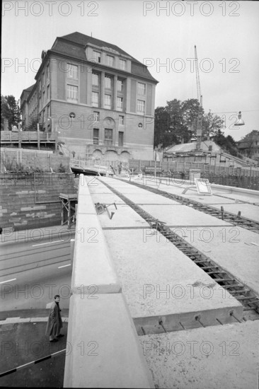 Bridge under construction, using pre-fabricated elements; 1966.