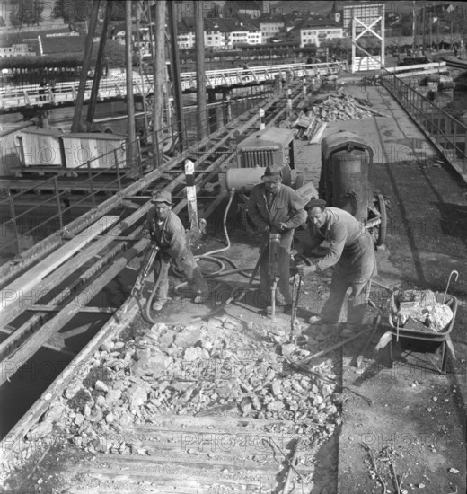 Rapperswil lake barrage under construction; 1950.
