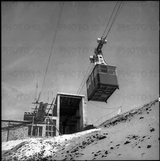 Cableway Parsenn-Weissfluhgipfel, Davos 1955.