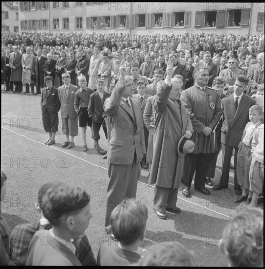 Glarus: Voter's meeting, government's swearing in 1957.