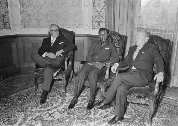 Pierrre Graber with the ambassador of Zambia and Nello Celio.