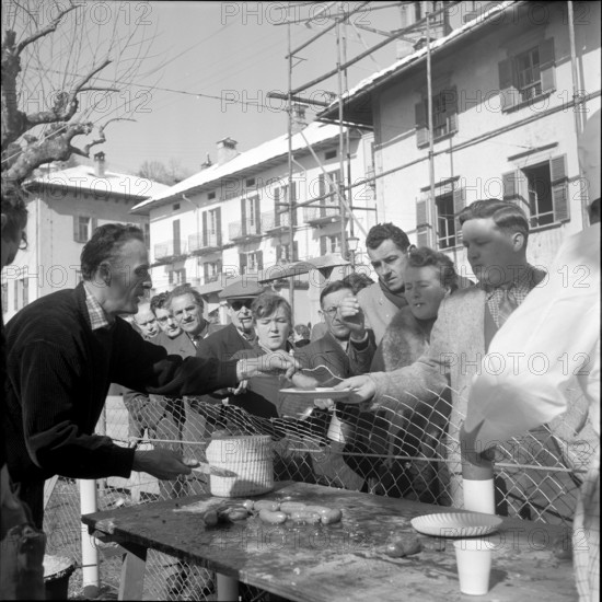 Public risotto meal at carnival in Ascona, 1955.