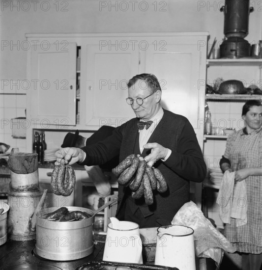 Preparing of sausages at carnival in Payerne, 1946.