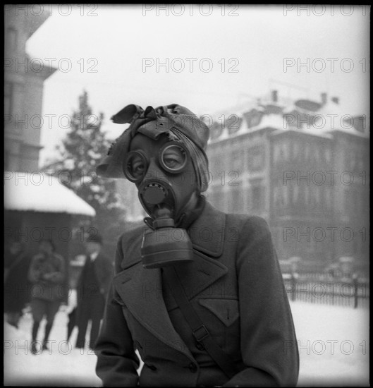 Auxillary fire brigade, woman with gas mask, 1940.