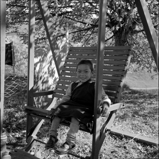 Tibetan child on swing, Unterwasser 1961.