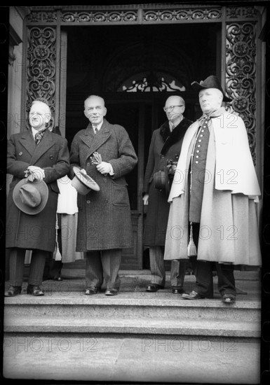 WW 2: Lauchlin Currie, minister Huddle, Dr. Zuber, Berne 1945.