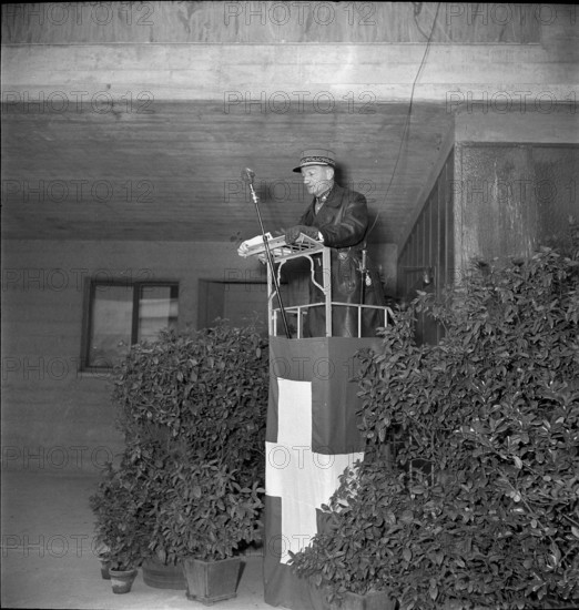 Major general von Muralt speaking, Dufourkaserne Thun 1949.