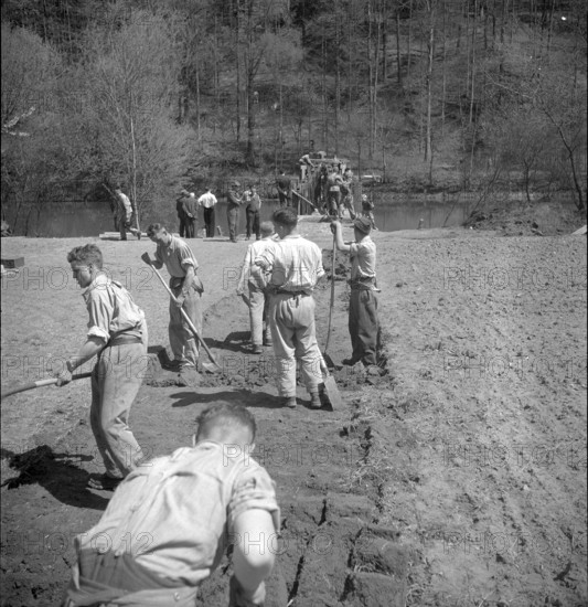 Soldiers constructing footbridge over the Sihl; 1950.