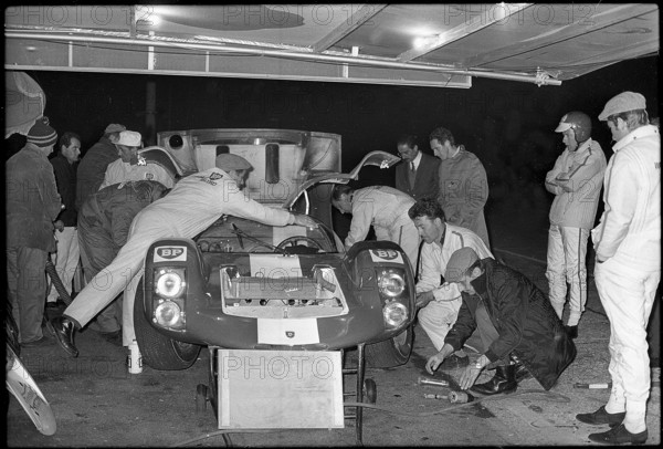 That day Jo Siffert and his team set 5 world hour records.