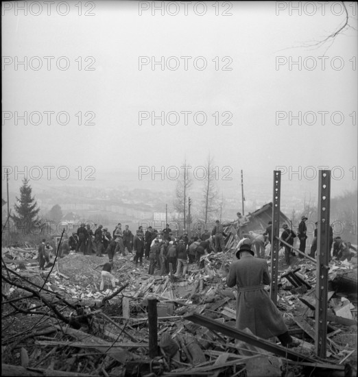 WW 2: bomb airdrop, dropping in Zurich, 1945.