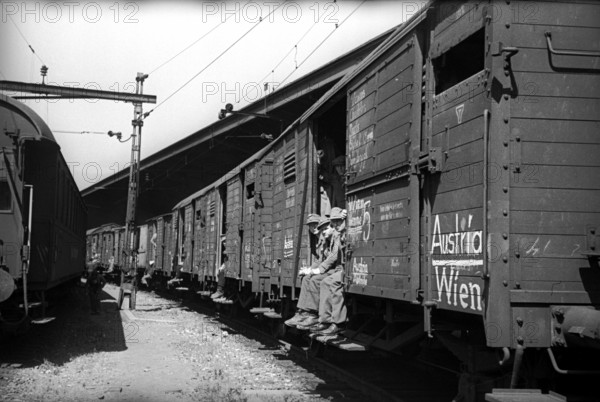 Transport of Austrian war prisoners through Switzerland.
