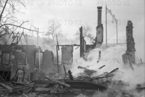 WW 2: bomb airdrop, dropping; burning houses, Schaffhausen 1944.