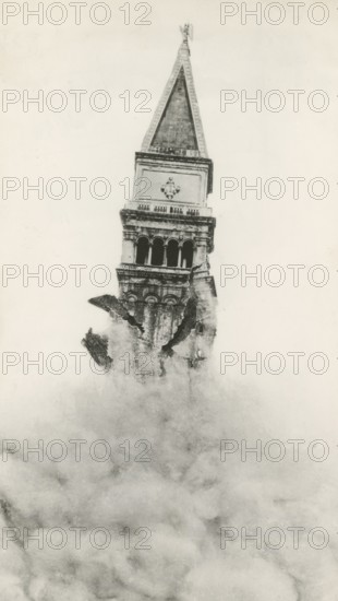 The collapse of the bell tower of San Marco in Venice
