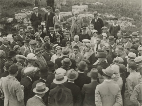 Stop to listen to the guide.