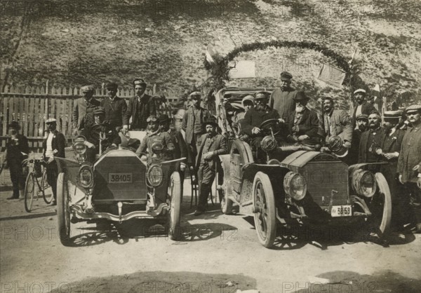 Federico Johnson and Touring Club Italiano Members in a car.
