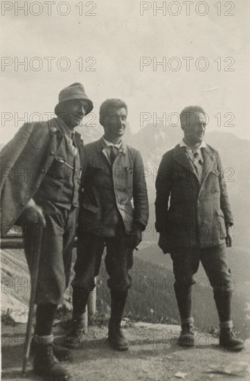 Hikers at the Fronza refuge.