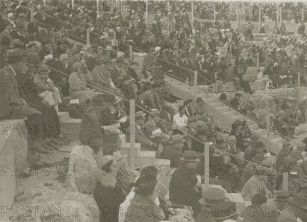Touring Club Italiano Members of the Greek Theatre of Syracuse.